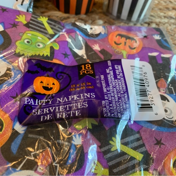 Halloween Party Lot Table Cover Napkins, Leaf Bag Pumpkin, Paper Cupcake Holders - Picture 2 of 12